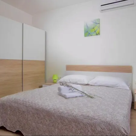 Alternus-apartman Dora Lejlighed