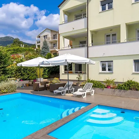 Alternus-apartman Dora Apartament