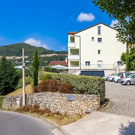 Apartament Alternus-apartman Dora