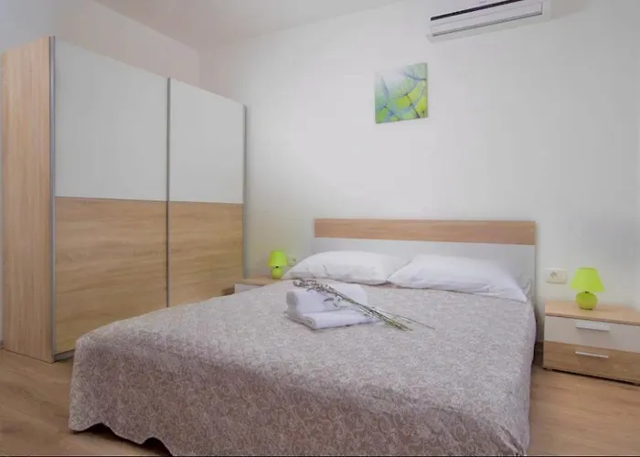 Alternus-apartman Dora Apartmán