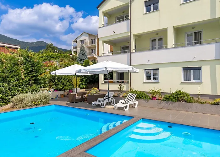 Alternus-apartman Dora Appartement